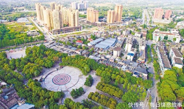 四川成都新都区最大的镇，被誉为“川西碧玉”，曾是一个县