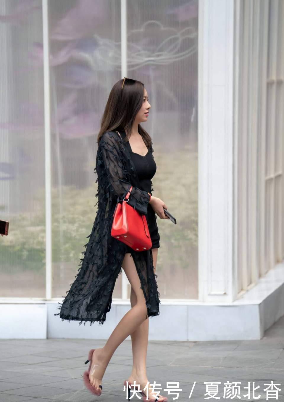 【 颜值】原来还能这么穿！，街拍：有颜值身材好的小姐姐就是任性