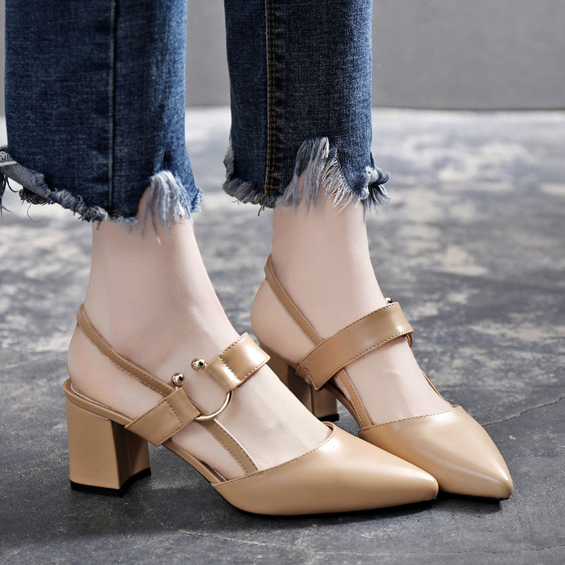 白嫩的玉足别藏起来，穿上这美鞋拉长双腿，盈盈一握的玉足惹人怜