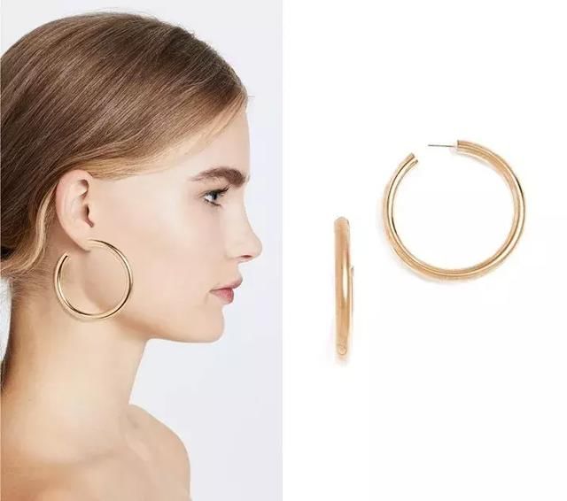 好看的配饰那么多，为啥时装精们都在戴这款？