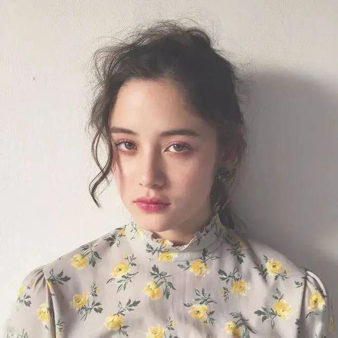  马尾@马尾扎发惊艳眼球，这个季节超配！
