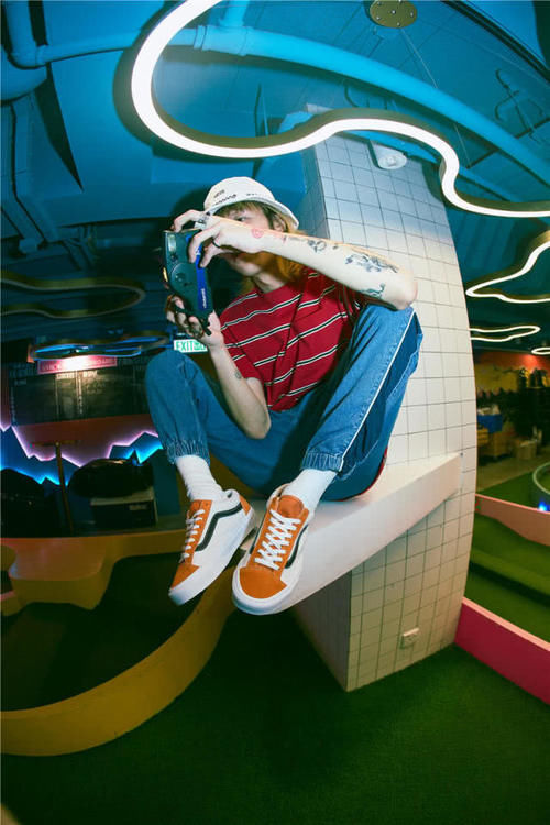  时髦：时髦VANS鞋款，丰富的层次感彰显文艺范，让你大玩运动复古风