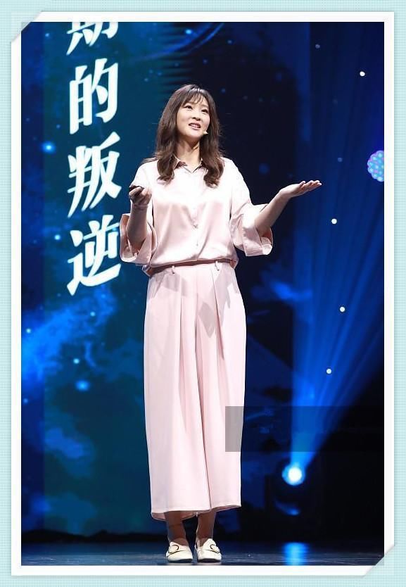 本以为张梓琳穿连体裤大长腿无人能敌，可看到惠若琪，我沉默了！