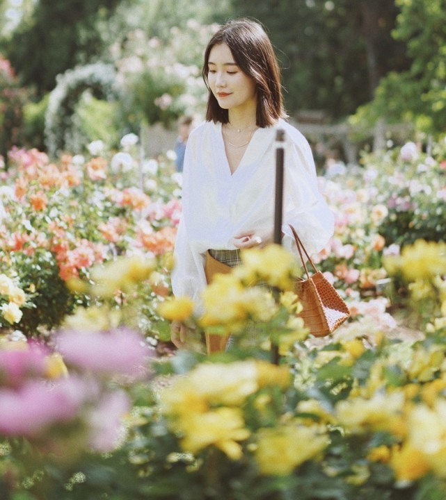 『轻松』妹子这是被上帝吻了多少次?穿瑜伽裤都显轻松,我做梦都没有!