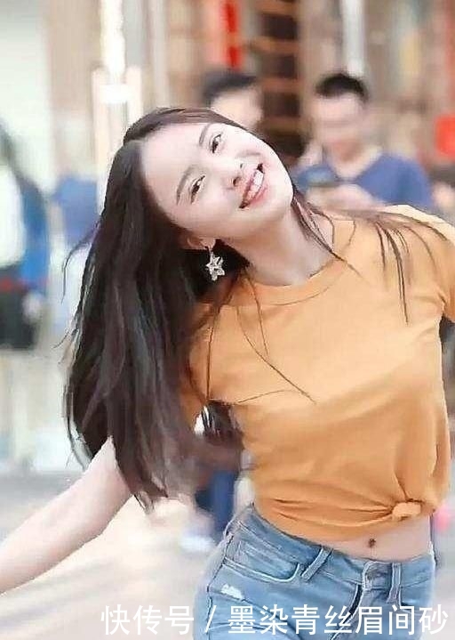  『气质』身材高挑气质靓丽的时尚美女，搭配小背心，不一样的气质美感