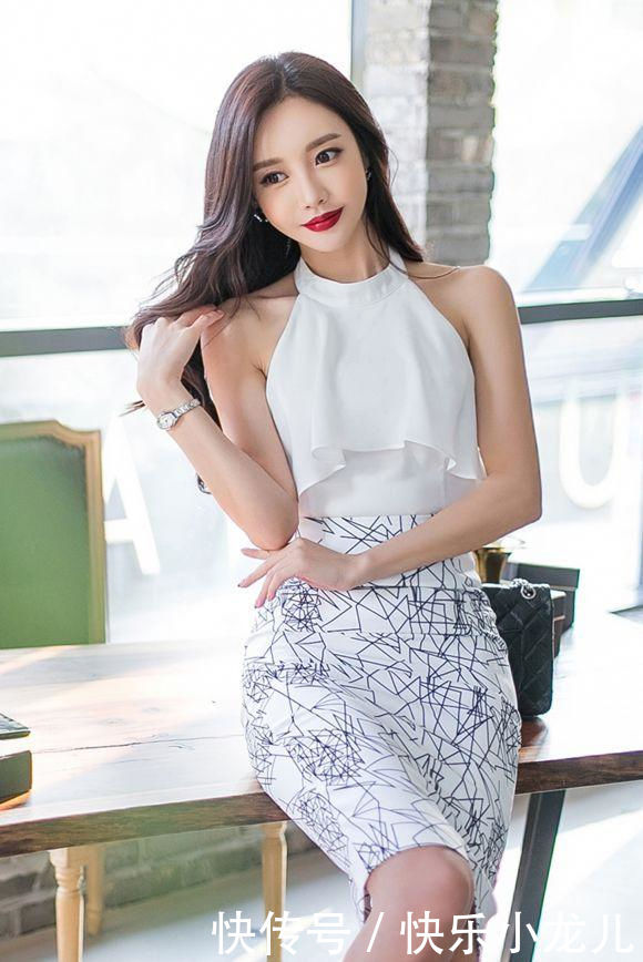 『舒适』街拍:活力满满的紧身裙美女,表现活力可爱的一面