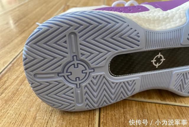 鞋面:全掌类boost,足弓大碳板,范弗里特上脚的狙击一代你期待吗