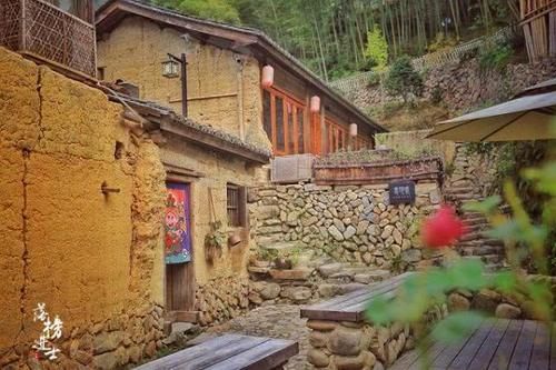 浙江这个古村落有家博物馆，保存着不同年代的“契书”，充满神秘