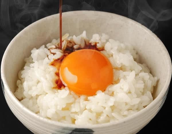 日本人真会做逆天美食,推出鸡蛋黄拌生牛肉,有