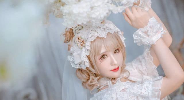  「嫉妒」漂亮小姐姐cos洛丽塔，一身唯美意境蕾丝花嫁，女网友：羡慕嫉妒