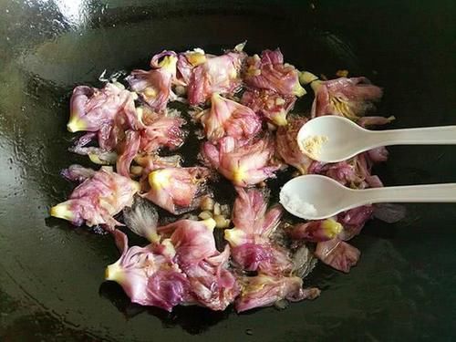  【炒菜】家里有这5种花，不仅能赏花，还能用来炒菜吃！