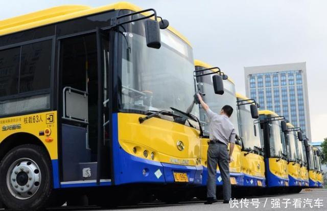 公交车从早运转到晚，一块钱的车费挣钱吗？真相其实很简单