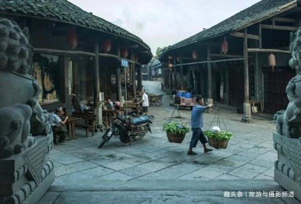 中国“最怪”古镇住着七个不同民族至今过着明清生活!