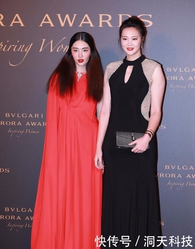  那种：惠若琪穿裤子，腿比老公还粗，穿裙子身材很迷人！