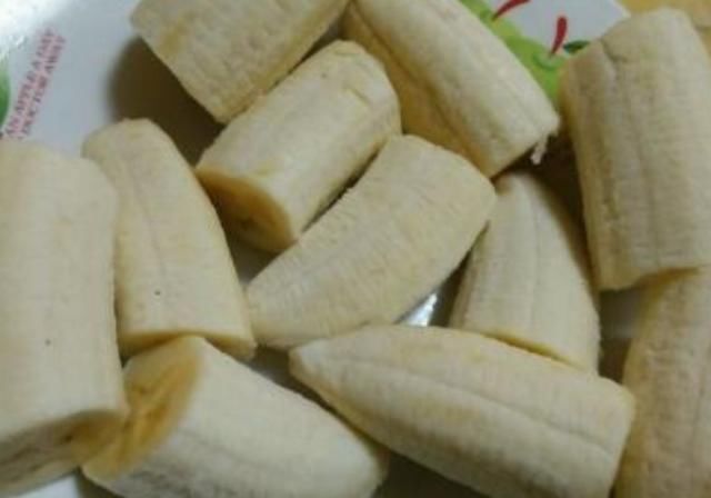  「有益于」孕妈妈在怀孕期，尽可能多吃4种新鲜水果，或有益于宝宝发育，还养颜美容
