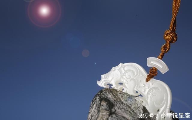 中国:玉雕犀牛,真绝了!