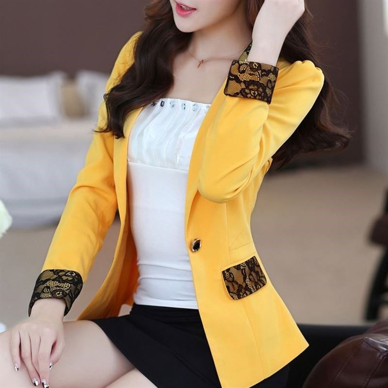 45岁高管小姨太会穿了!立秋不穿风衣，只穿这小西装，特显美嫩