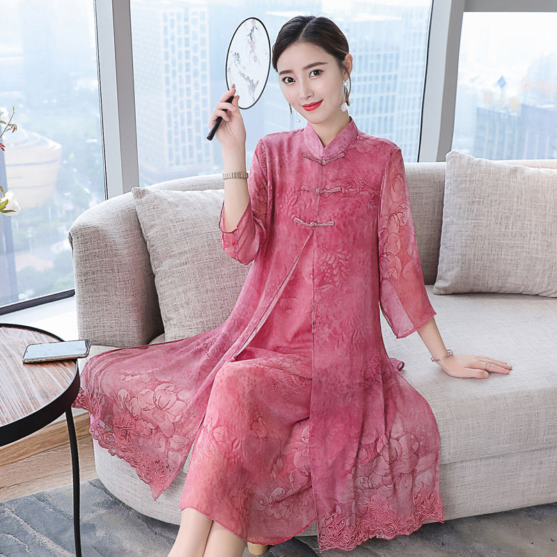 33-45岁女人穿高贵蚕丝裙,上身风韵优雅,美得路人三回头