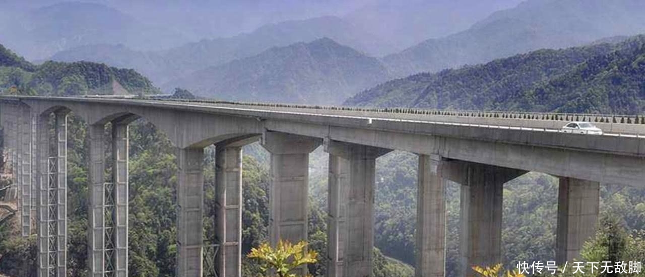  我国■我国真正的“天路”，240公里是高架桥和山洞，像坐过山车