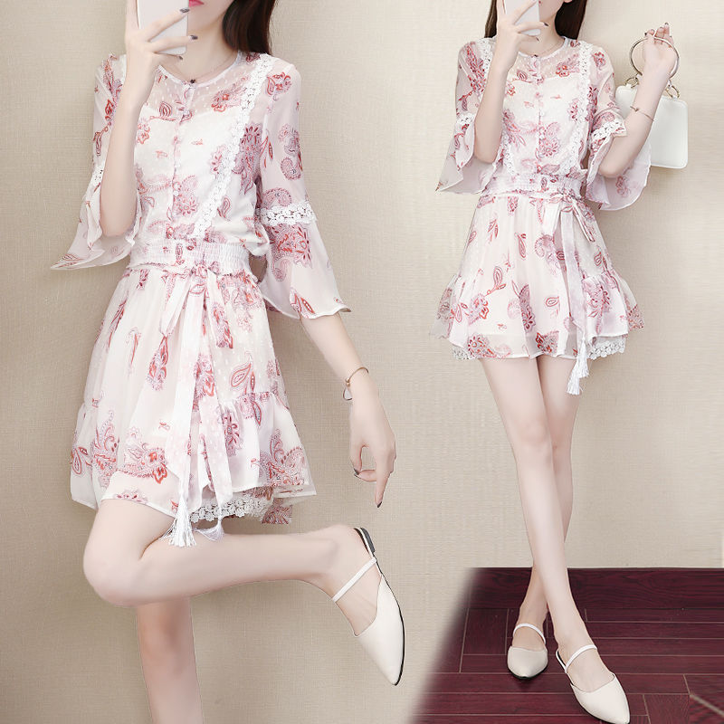 四十岁女人穿衣服要注意，时尚精致的短裤套装，摆脱老气优雅减龄