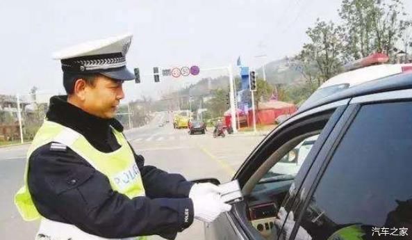 『给出』5座车已坐5人,再抱一个婴儿算超载吗?交警给出正解!