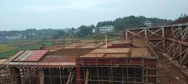  「混凝土」施工队不会告诉你，原来这才是导致砖墙出现蜂窝、孔洞的真正原因