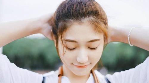  佩戴：丸子头太枯燥？ 那是因为你不会这些扎法和佩戴这些发饰