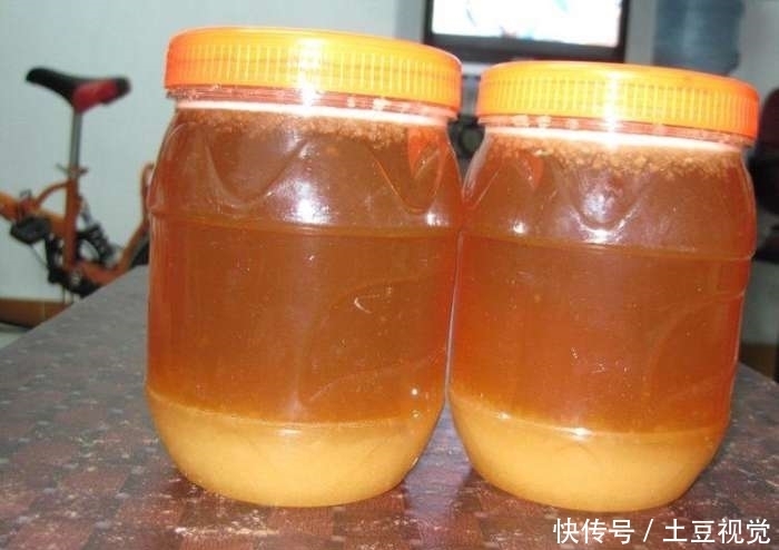  『脸上』蜂蜜加它使用7天,五十岁大妈皮肤白啦,脸蛋干净啦,皱纹也没啦