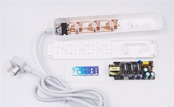 云星电子|三口USB+27瓦快充 米家插线板拆解:用料精细