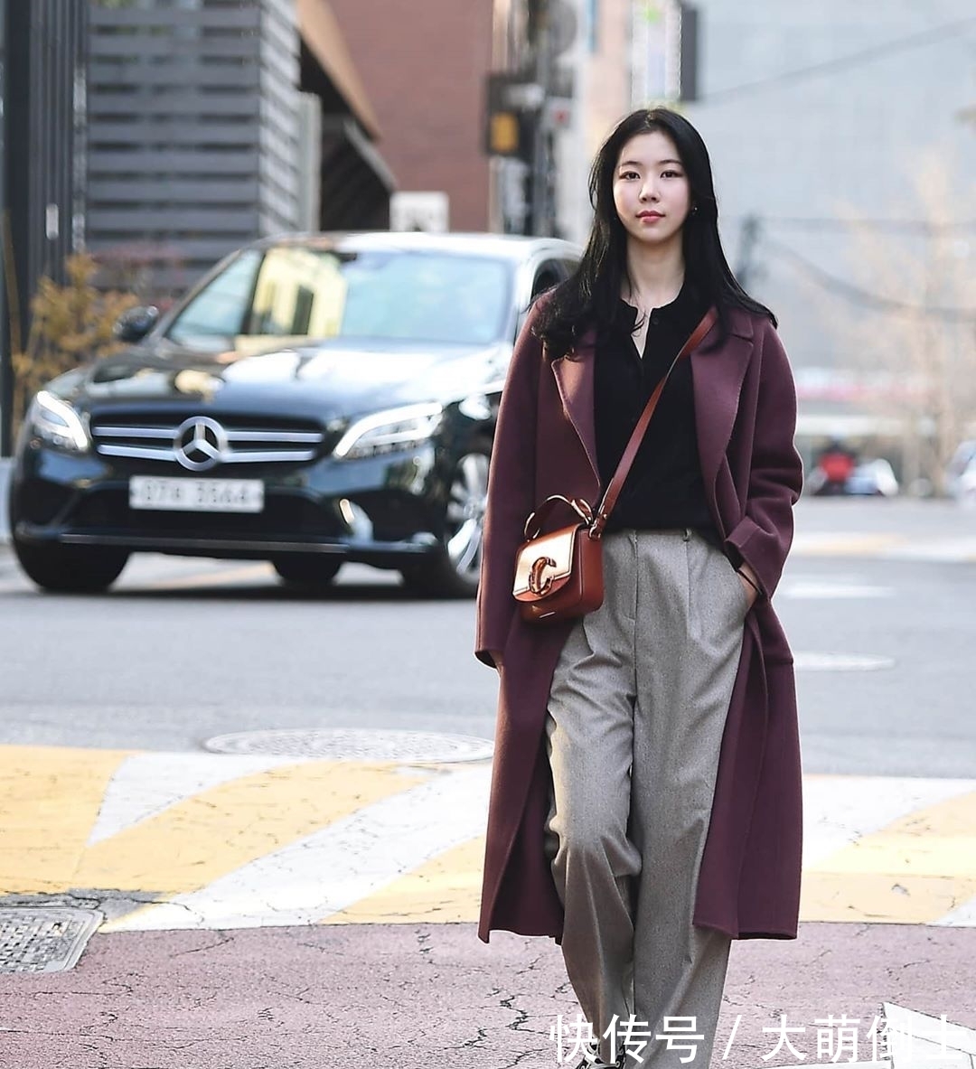  #美女身穿#时尚路人街拍，街头都是穿着时髦的小姐姐