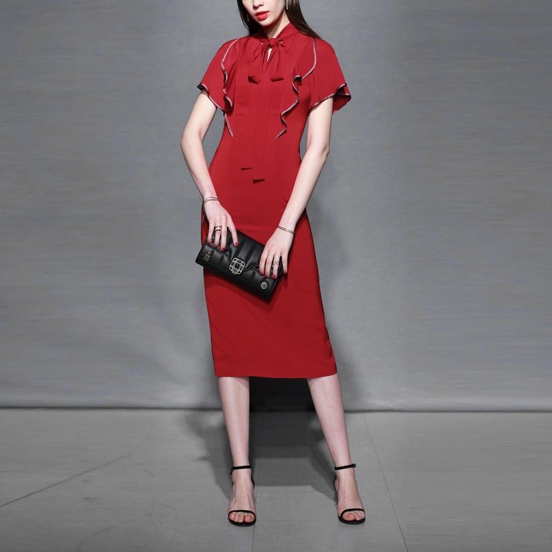 正流行的过膝长裙,穿在打底裤外面真是太美了!有一条就够了