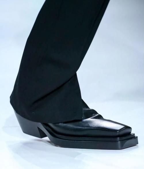  #时髦#哪个时髦精身上没件Bottega Veneta？