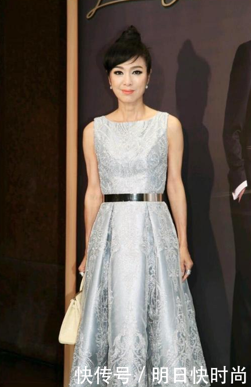 这个香港女星比赵雅芝都厉害啊，62岁的年龄看上去像高中生一样