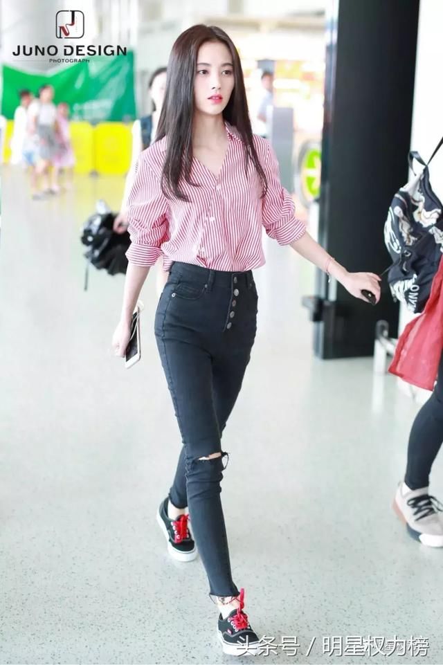 女明星私服PK，穿搭效果最佳的竟是她？