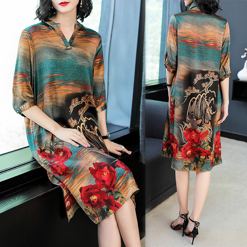 如今的女人胆真大，穿这样性感的旗袍就直接出门，简直挪不开眼