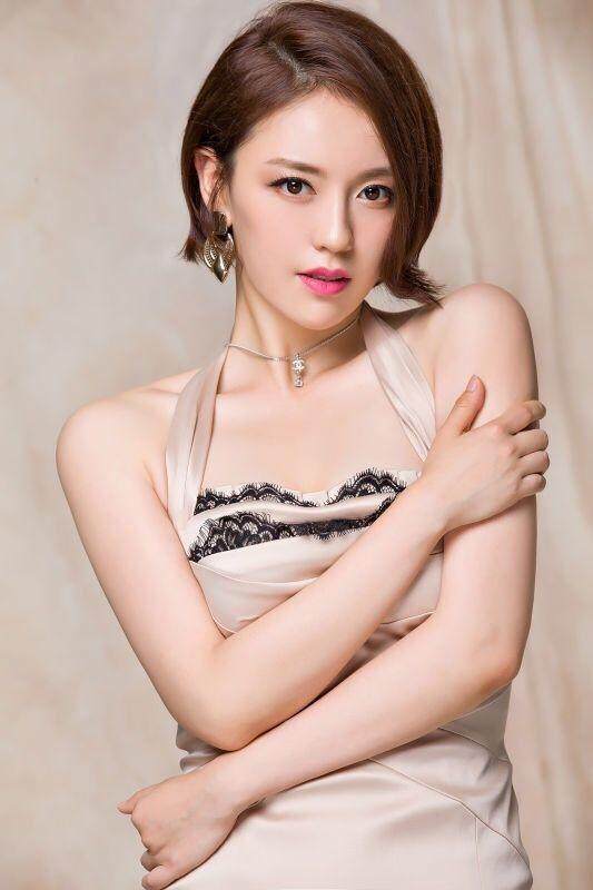 女演员吕佳容深夜割腕自杀, 爆出乔任梁死亡原因, 疑似受圈内大佬