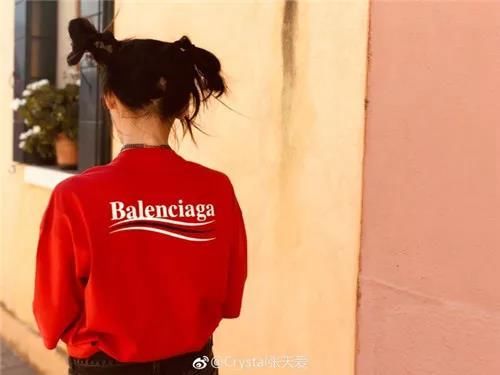 张天爱逆天身材凹凸有致，网友直呼“好羡慕！想拥有同款身材！”