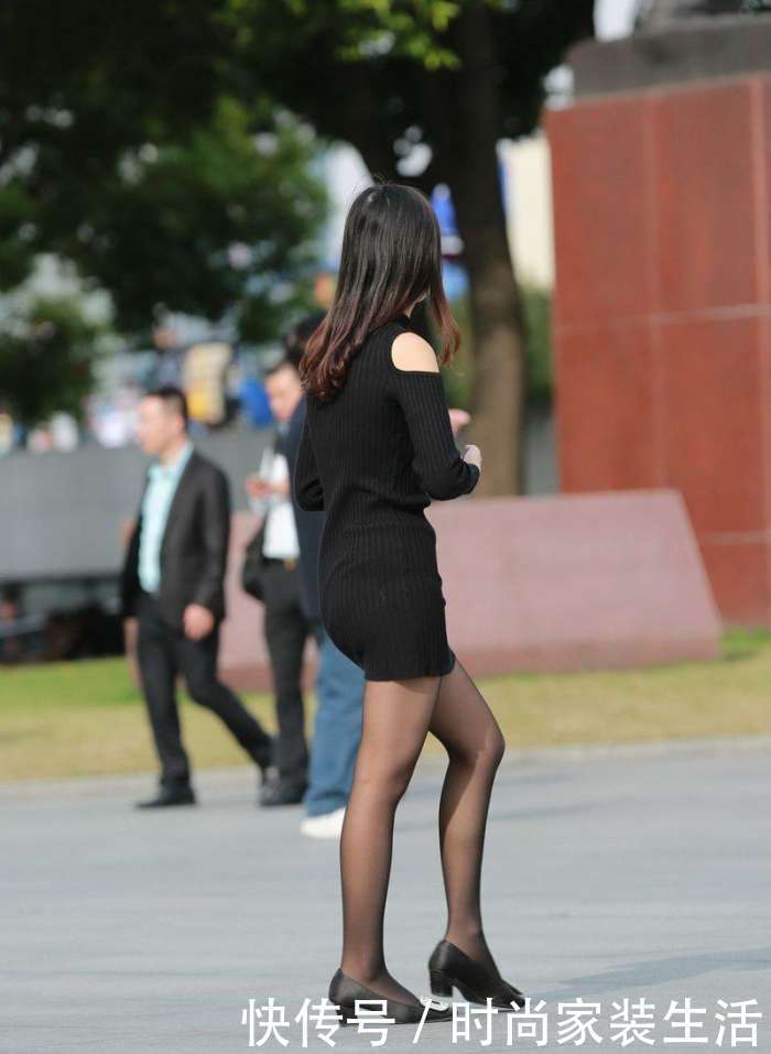 学院东街街拍: 黑丝袜美眉, 露香肩黑色包臀裙包裹出紧致的身材
