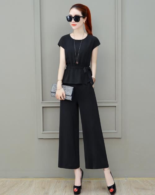 比裙子洋气百倍的套装，优雅又迷人，高挑显身材最适合80后女人