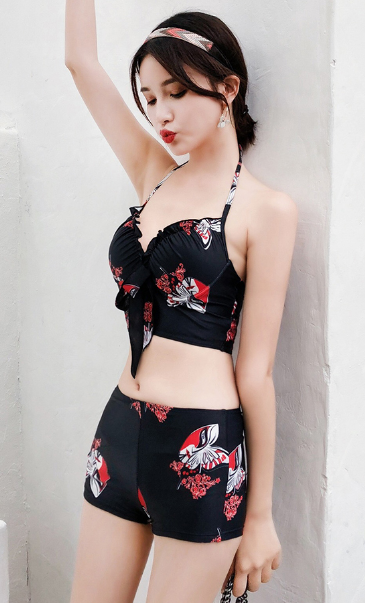 时尚少女风格比基尼，秀出紧致的身材！