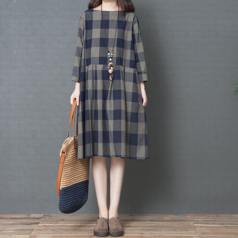 45岁妈妈喜欢穿裙子，入秋都是穿这样的秋裙，又瘦又高简直美呆