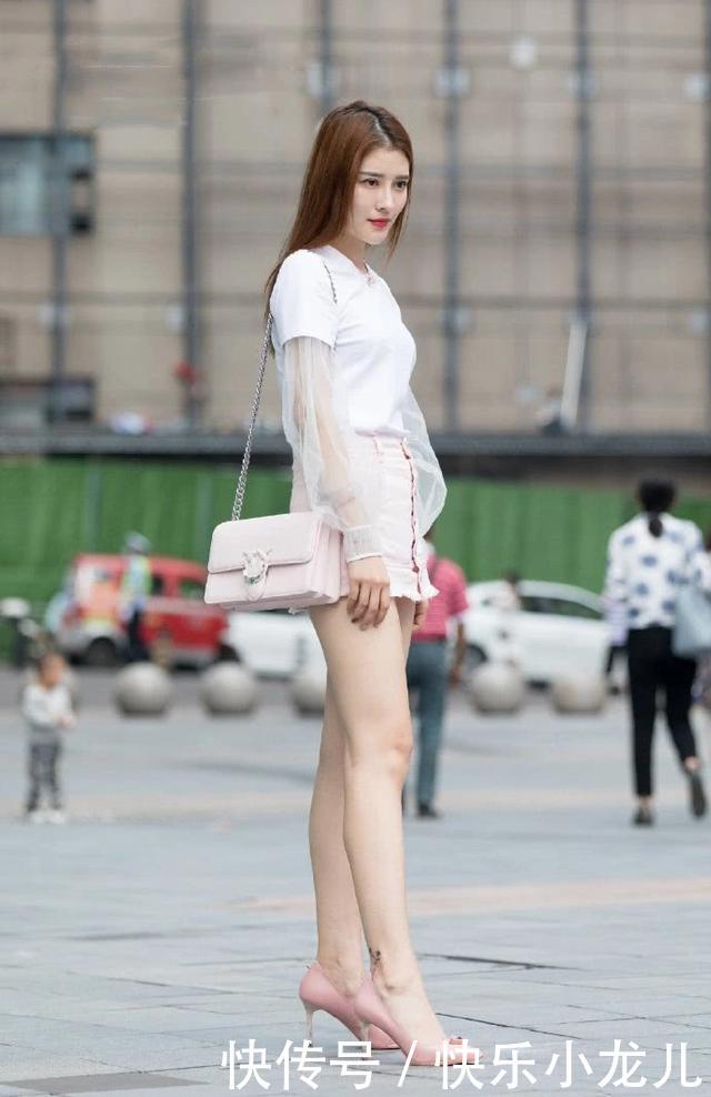 【小姐姐】街拍:穿好超短裤,大长腿自然来