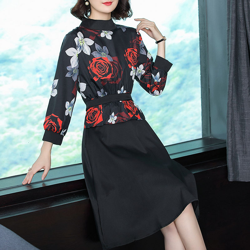 上身就美，年过50的妈妈，换上这洋气嫩裙，美的我不敢靠近