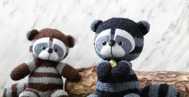  袜子■买了冬袜不穿，做了超萌的小熊获全朋友圈喜爱