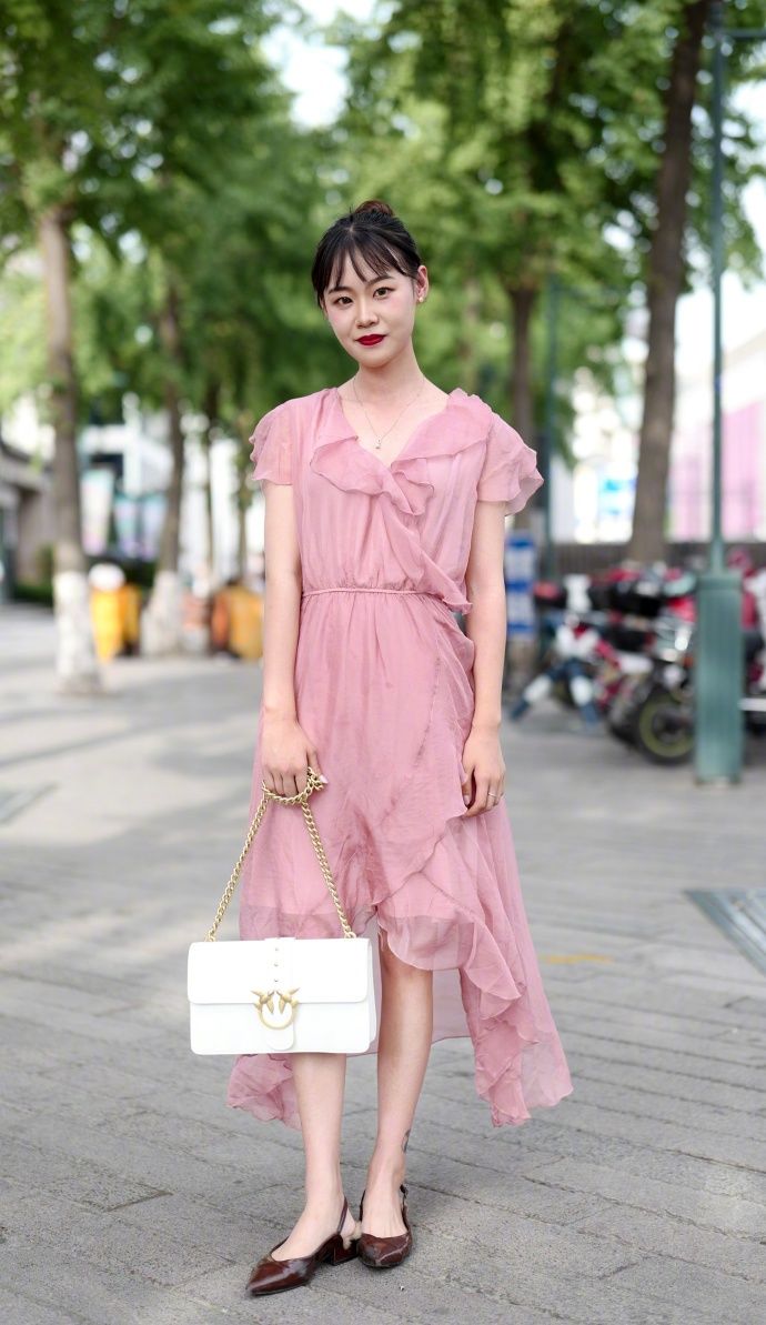 街拍丨天这么热为啥还出门,当然是为了看美女!