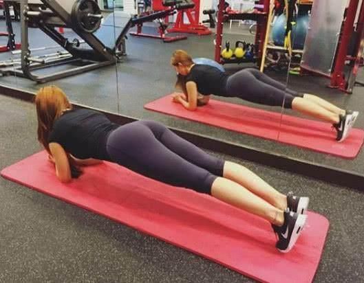 120斤胖女神，体态丰腴双腿高挑，网友：腰细就是好看！