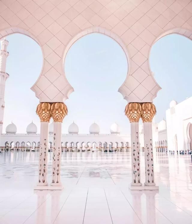 世界上最奢华的清真寺，用了46吨黄金，总造价超过380亿！