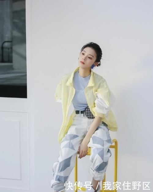开叉■今穿抹胸开叉裙，配齐刘海美成萝莉，因《无心法师》岳绮罗而出名