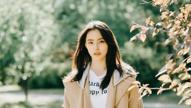 秋天旅行拍照技巧，get到这8个拍照姿势，让你的朋友圈被赞爆