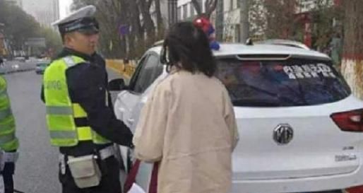 交警通知：再这样上高速，就扣12分罚5000，很多司机都犯错